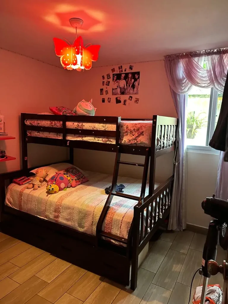 Casa en venta zona 18, Residenciales Atlántida, casa de un nivel con 3 dormitorios cada uno con su closet